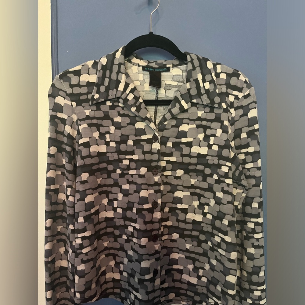 BCBG for Nordstrom Women’s Top Size Medium Black/Gray geometric pattern fitted